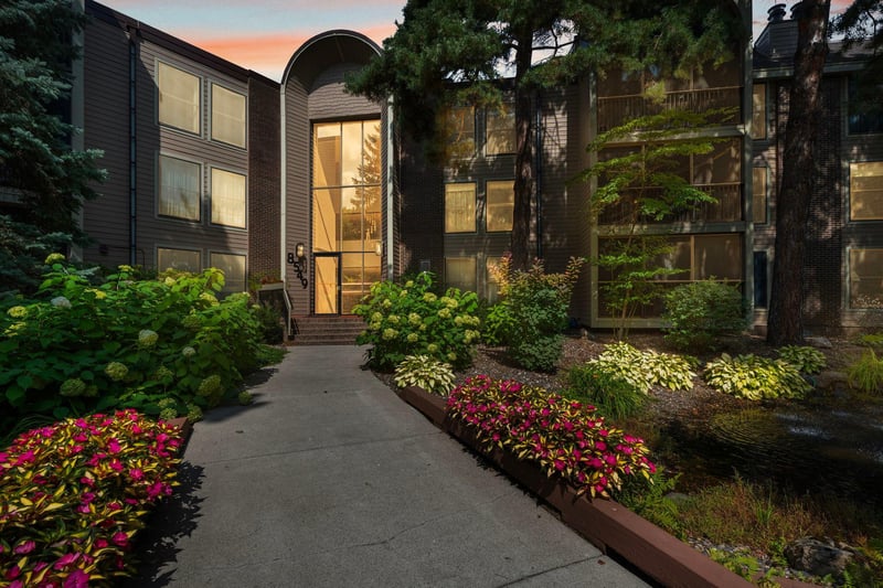 8549 Irwin Rd #239, Bloomington, MN 55437
