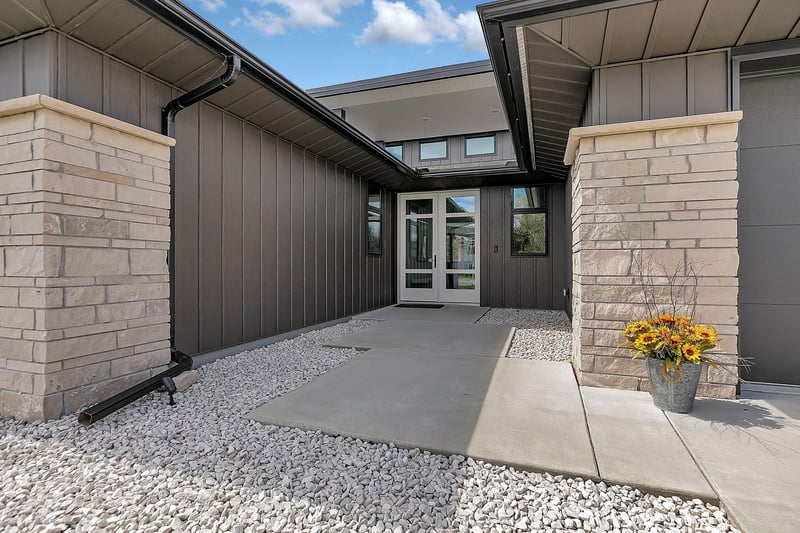 2137 Tamarack Dr, Saint Cloud, MN 56301