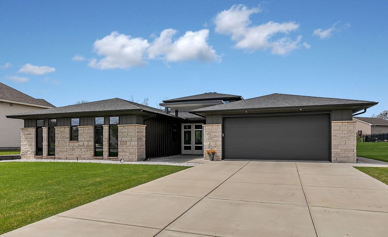 2137 Tamarack Dr, Saint Cloud, MN 56301