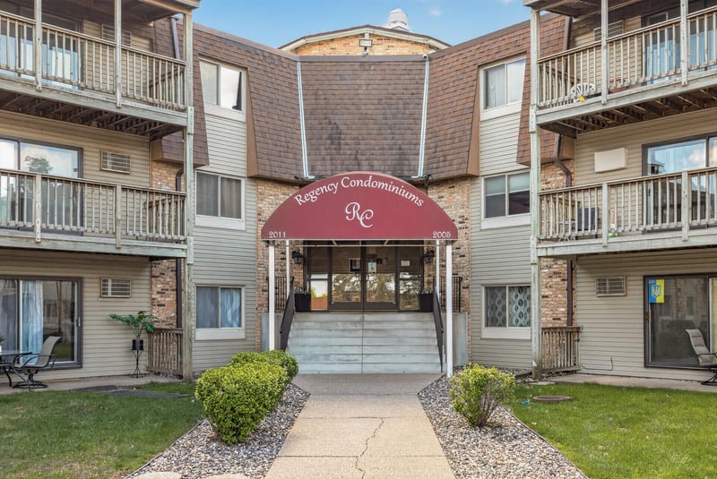 2011 E 122nd St #D1, Burnsville, MN 55337