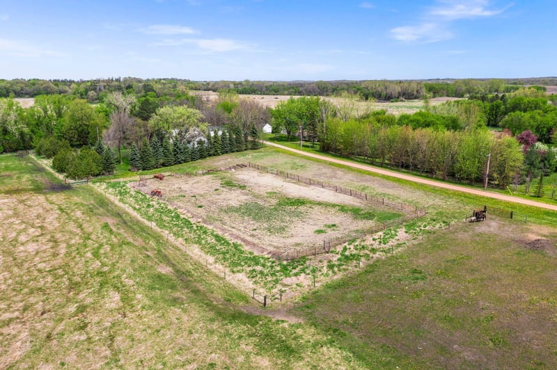 1730 E 260th St, New Prague, MN 56071