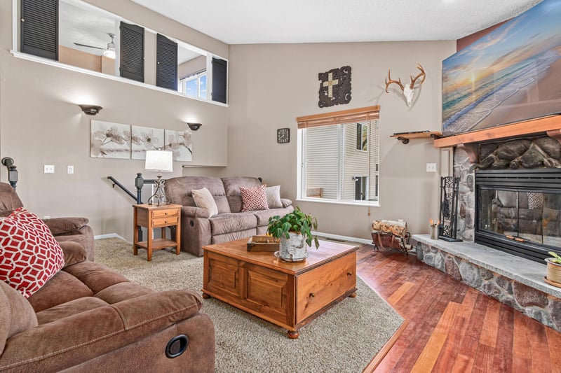 1400 Field Creek Cir, Victoria, MN 55386