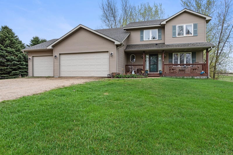 7531 E 250th St, Elko New Market, MN 55020