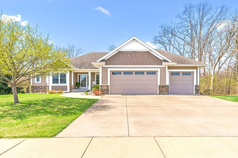 4661 382nd Dr, North Branch, MN 55056