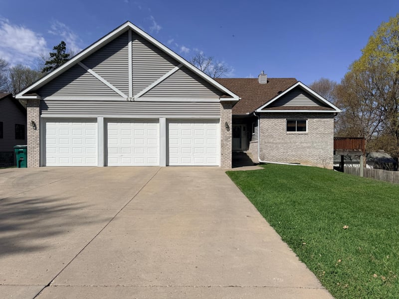 676 12th Ave NW, New Brighton, MN 55112