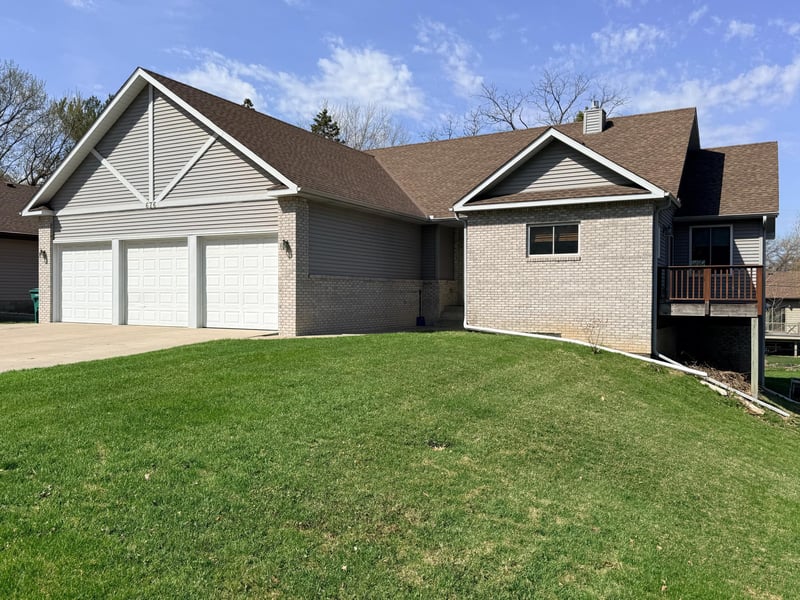 676 12th Ave NW, New Brighton, MN 55112
