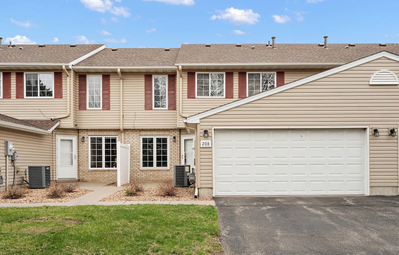 208 E Orchard St, Belle Plaine, MN 56011