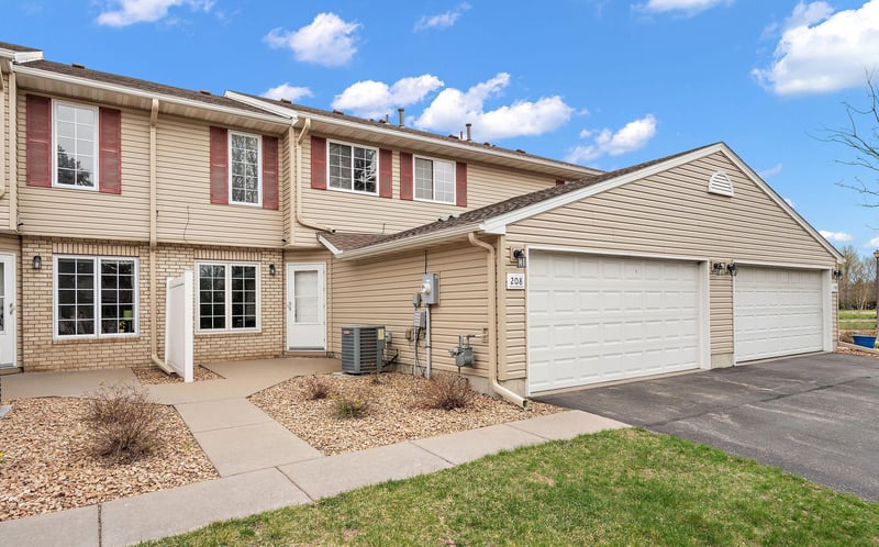 208 E Orchard St, Belle Plaine, MN 56011