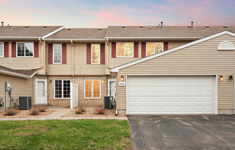 208 E Orchard St, Belle Plaine, MN 56011