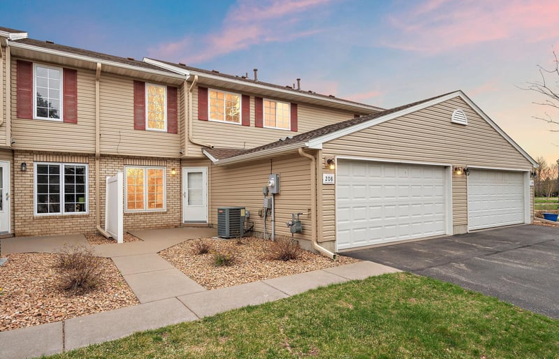 208 E Orchard St, Belle Plaine, MN 56011