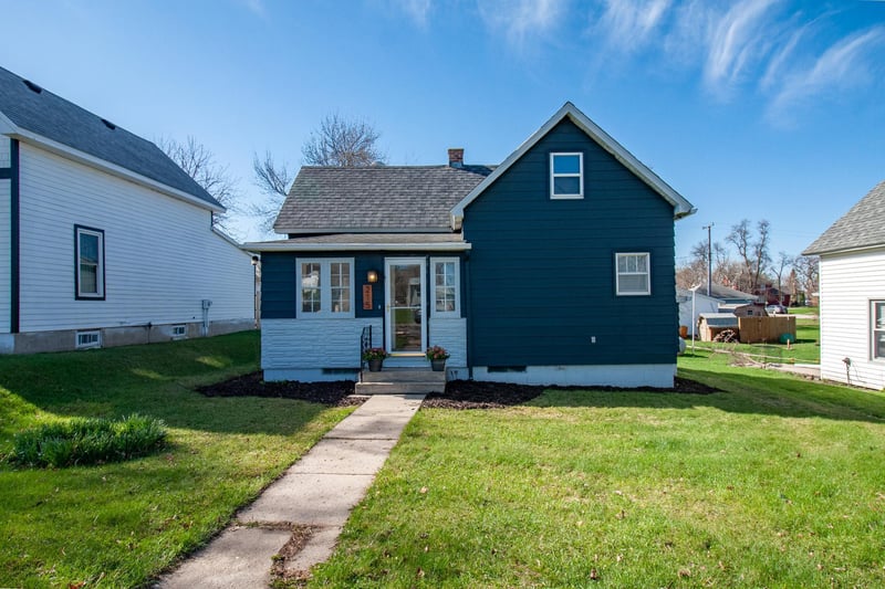 215 2nd Ave NW, Rothsay, MN 56579