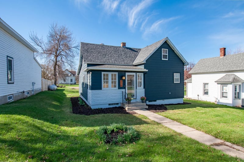 215 2nd Ave NW, Rothsay, MN 56579