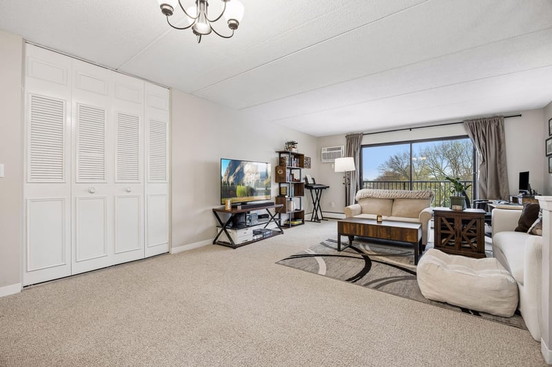 10411 Cedar Lake Rd #515, Hopkins, MN 55305