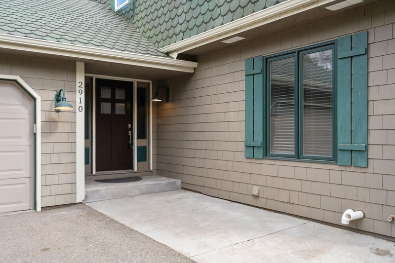 2910 Alvarado Ln N, Plymouth, MN 55447