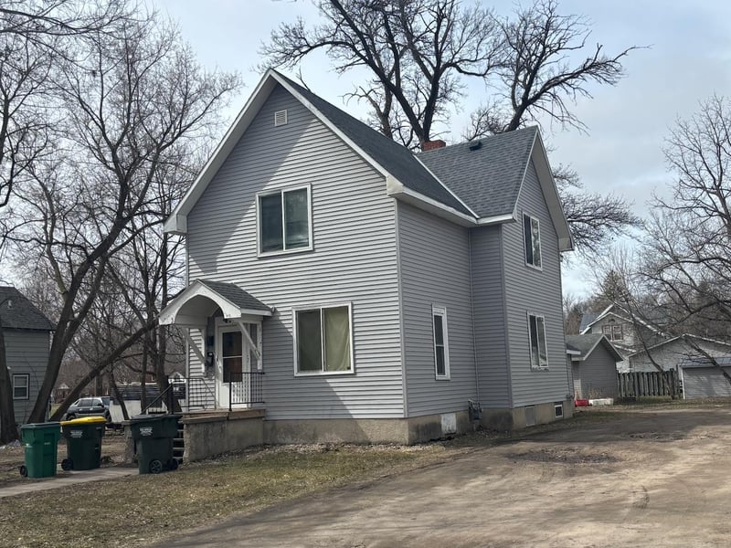 420 8th St SW, Willmar, MN 56201