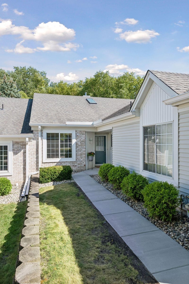 10811 Lexington Dr, Eden Prairie, MN 55344