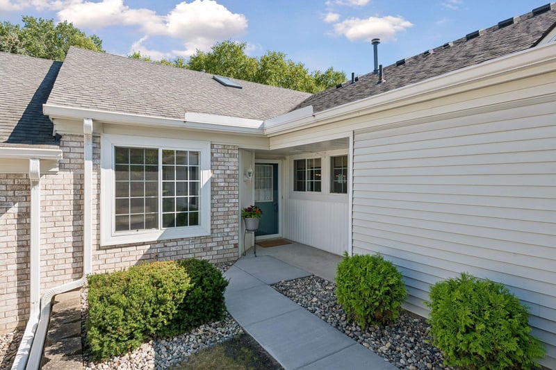 10811 Lexington Dr, Eden Prairie, MN 55344