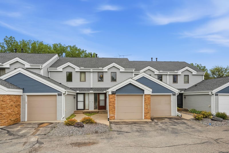 3040 Shields Dr #104, Eagan, MN 55121