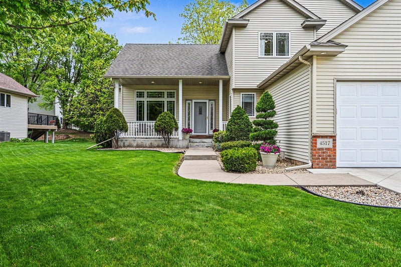 4517 Alicia Dr, Inver Grove Heights, MN 55077