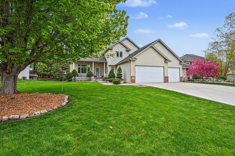 4517 Alicia Dr, Inver Grove Heights, MN 55077