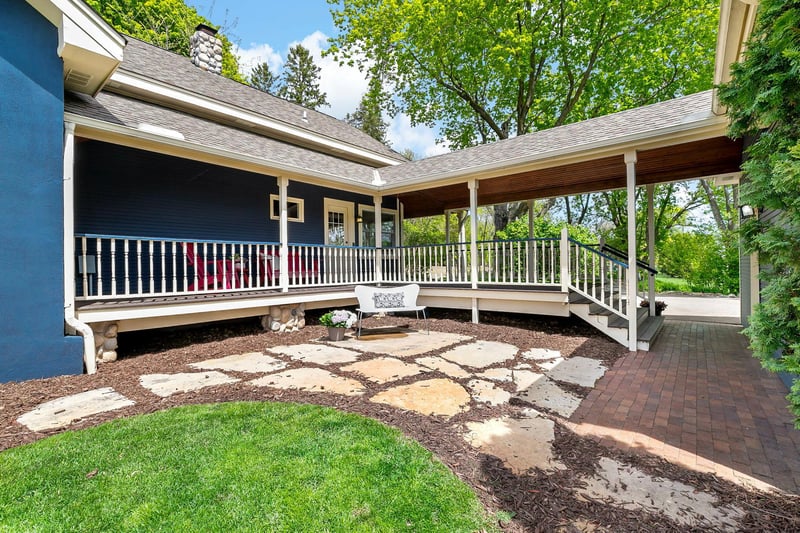 5830 Club Ln, Excelsior, MN 55331
