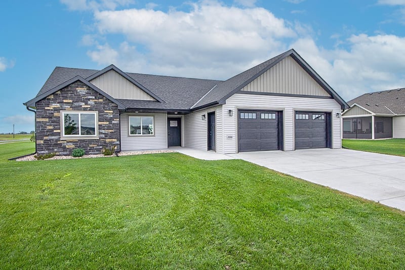 2000 Sandstone Loop N, Sartell, MN 56377