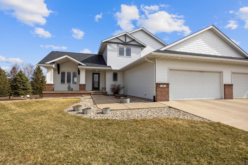 120 Callaway Ct, Mankato, MN 56001
