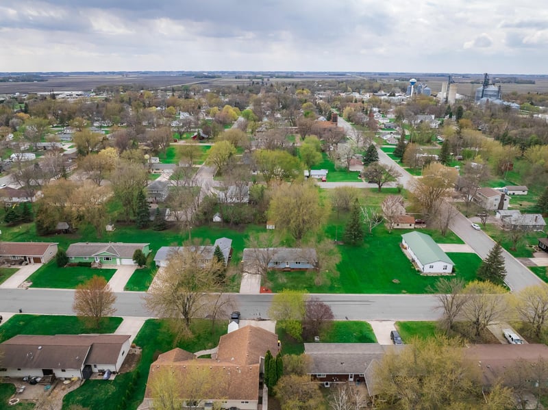 330 8th St E, Hector, MN 55342