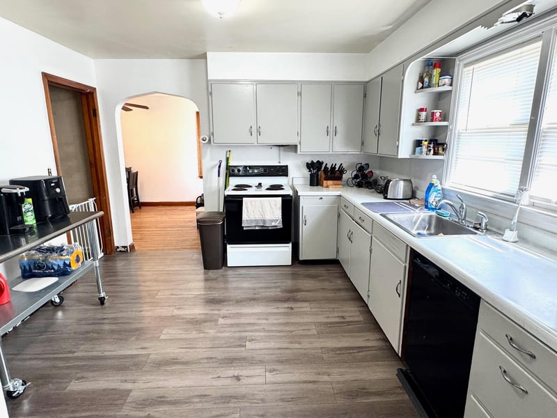 406 3rd St NE, Roseau, MN 56751