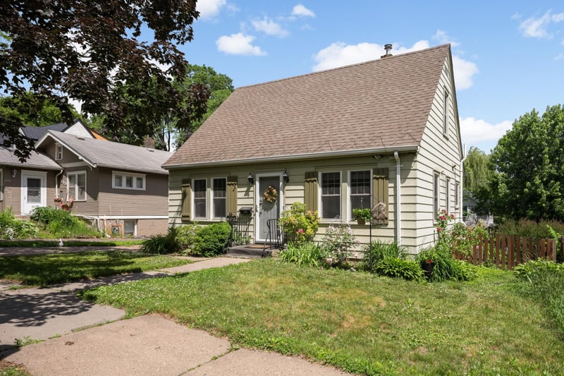 209 Robie St W, Saint Paul, MN 55107