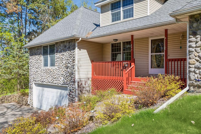 771 County Road B2 E, Little Canada, MN 55117