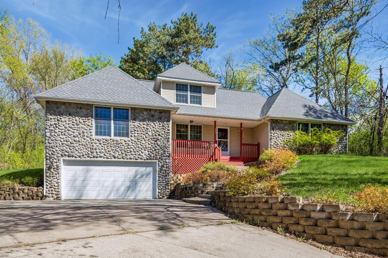 771 County Road B2 E, Little Canada, MN 55117