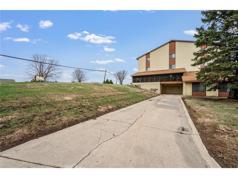 2679 Albion Ave #305, Fairmont, MN 56031