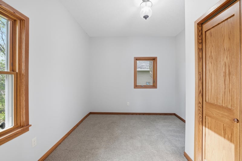 219 S Cedar St, Belle Plaine, MN 56011