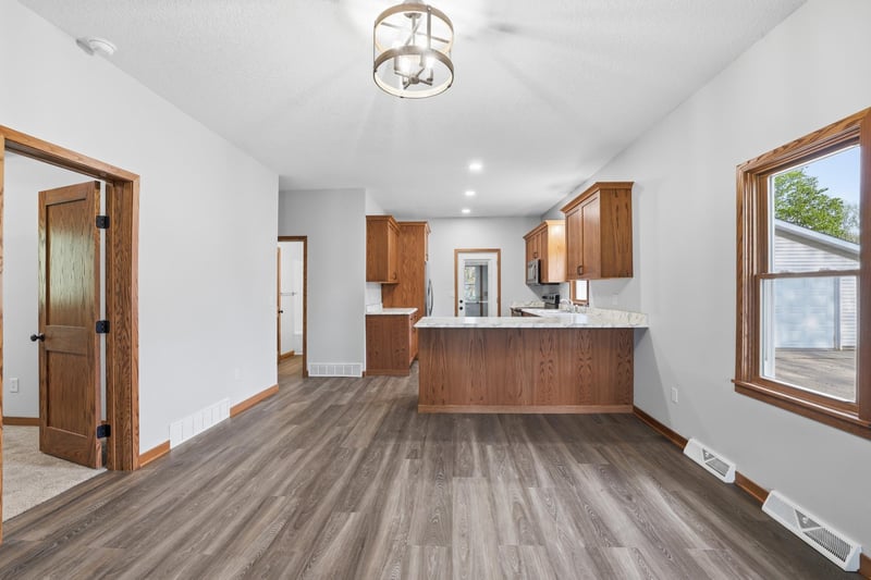 219 S Cedar St, Belle Plaine, MN 56011