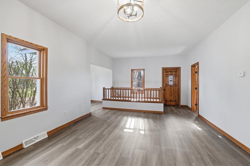 219 S Cedar St, Belle Plaine, MN 56011