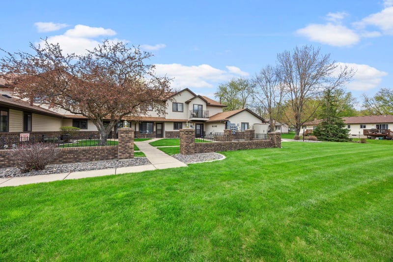 1221 Bradford St SE, Hutchinson, MN 55350
