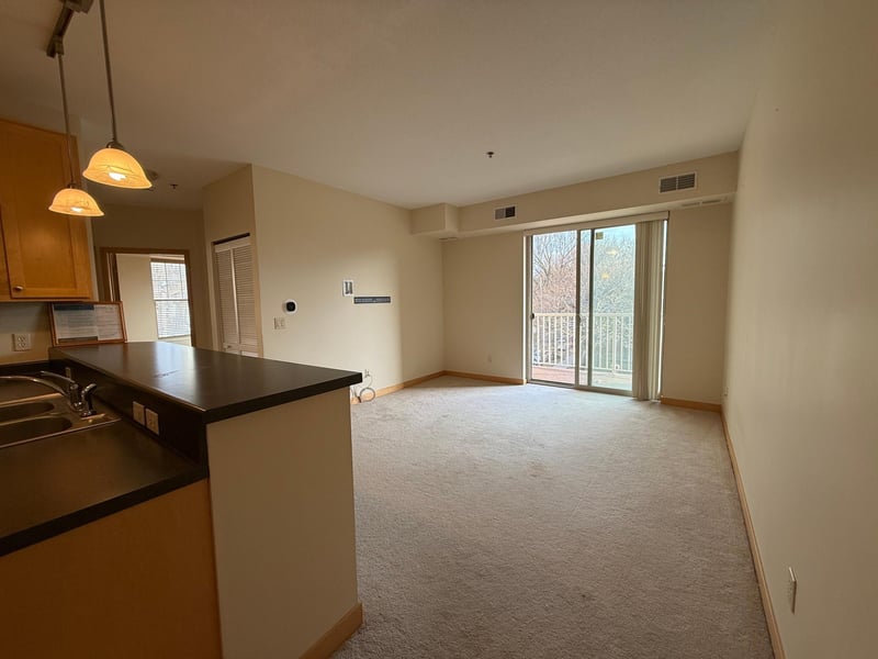 2900 University Ave SE #402, Minneapolis, MN 55414
