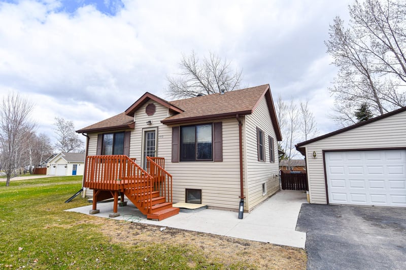 612 Cherry Rd, Thief River Falls, MN 56701