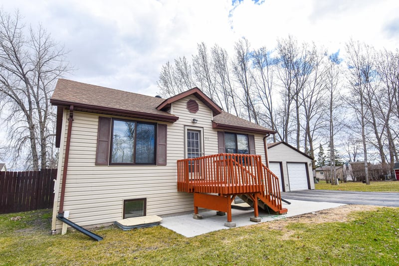 612 Cherry Rd, Thief River Falls, MN 56701