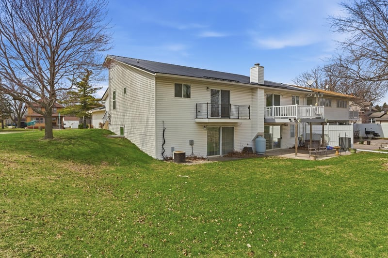 916 Armstrong Blvd N, Saint James, MN 56081