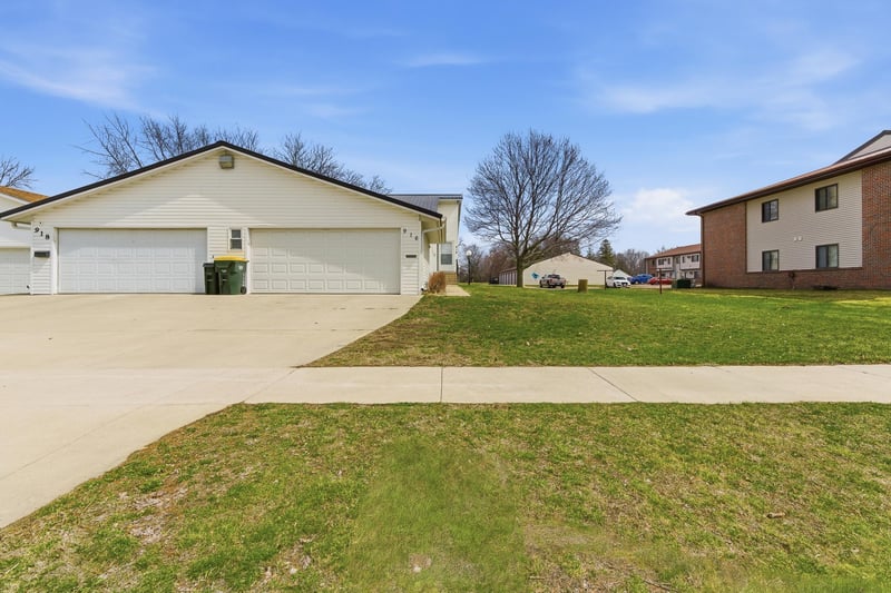 916 Armstrong Blvd N, Saint James, MN 56081
