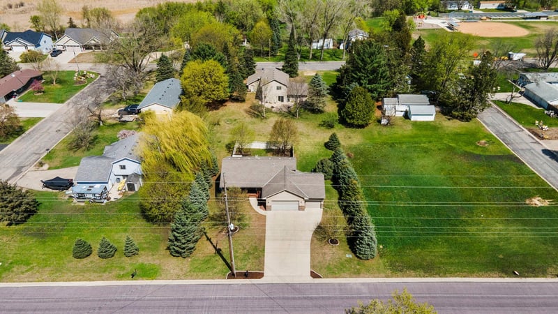 920 W State St, Belle Plaine, MN 56011