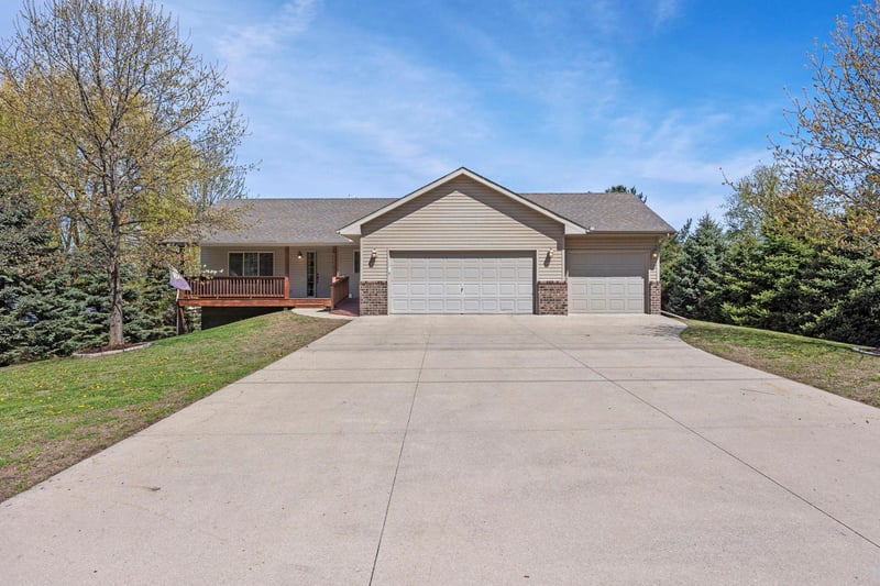 920 W State St, Belle Plaine, MN 56011