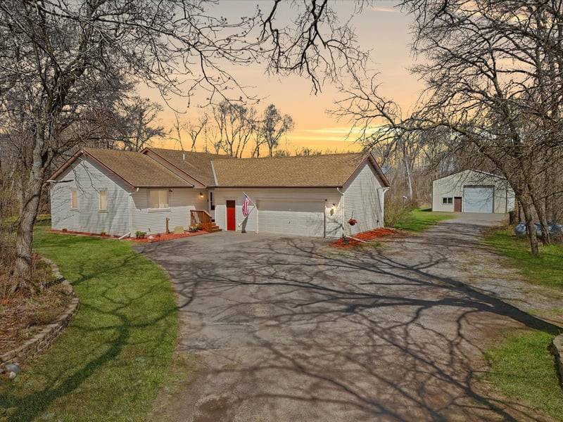 9672 420th St, Harris, MN 55032