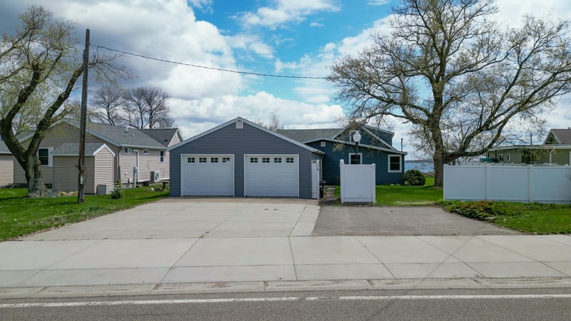 804 Lake Shore Dr, Battle Lake, MN 56515