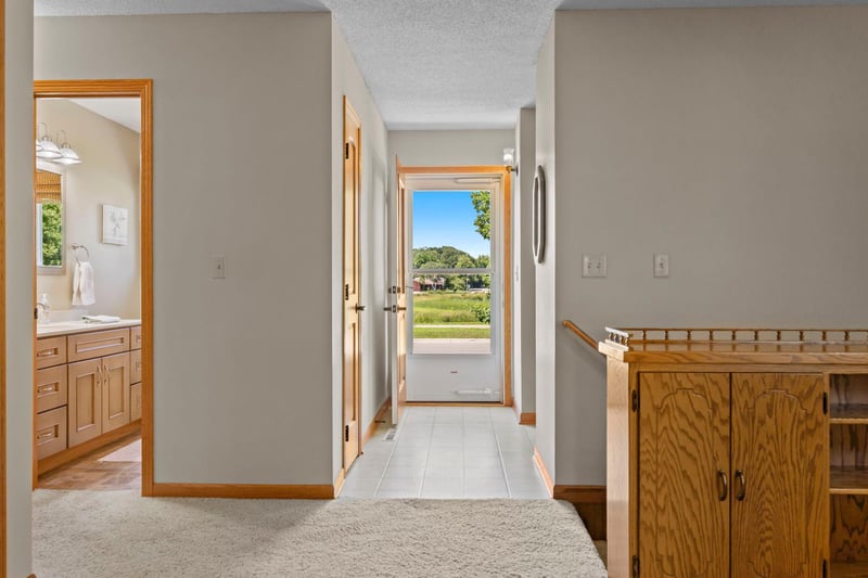835 Harrington St SW, Hutchinson, MN 55350