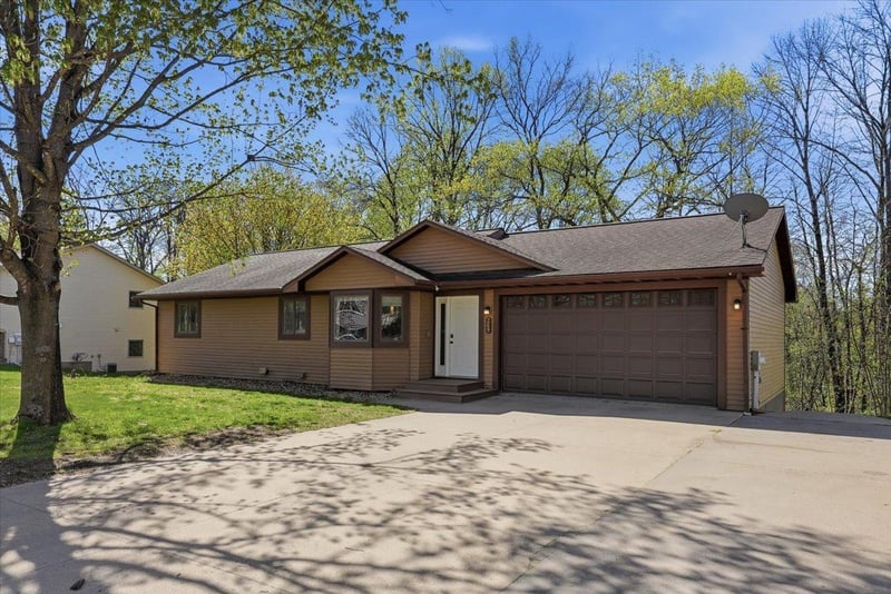 269 E Sunset Ln, Ellsworth, WI 54011