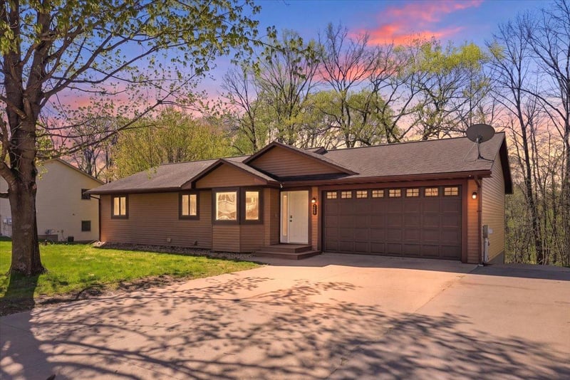 269 E Sunset Ln, Ellsworth, WI 54011