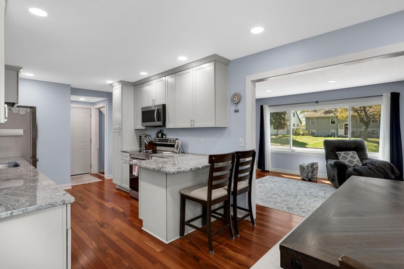 2183 Radatz Ave, Maplewood, MN 55109